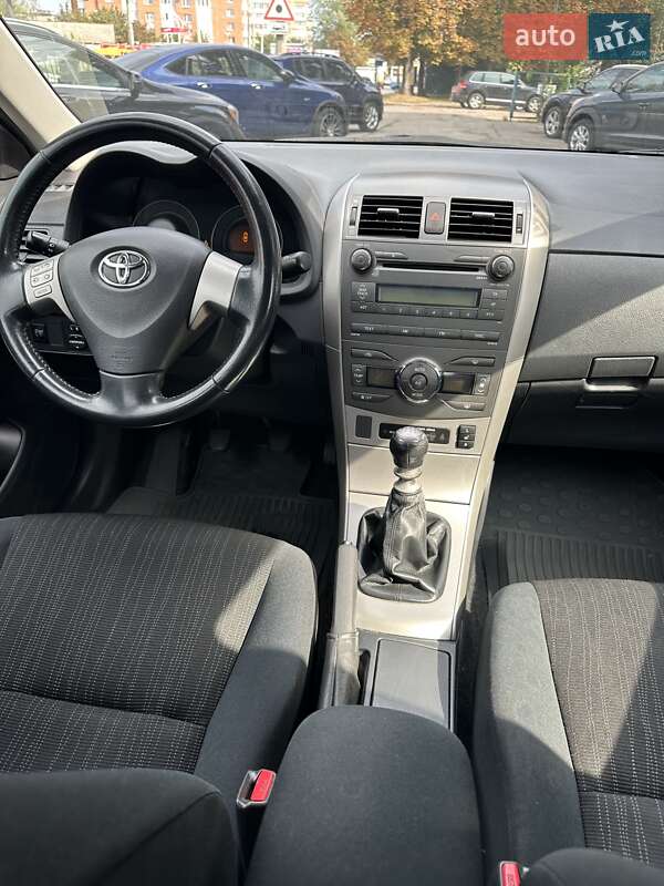Седан Toyota Corolla 2008 в Полтаве