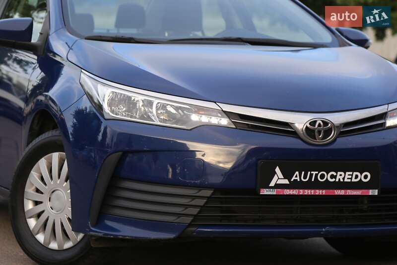 Седан Toyota Corolla 2016 в Киеве