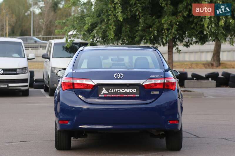 Седан Toyota Corolla 2016 в Киеве