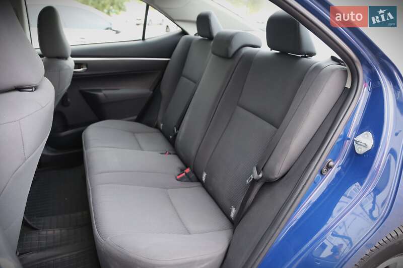 Седан Toyota Corolla 2016 в Киеве