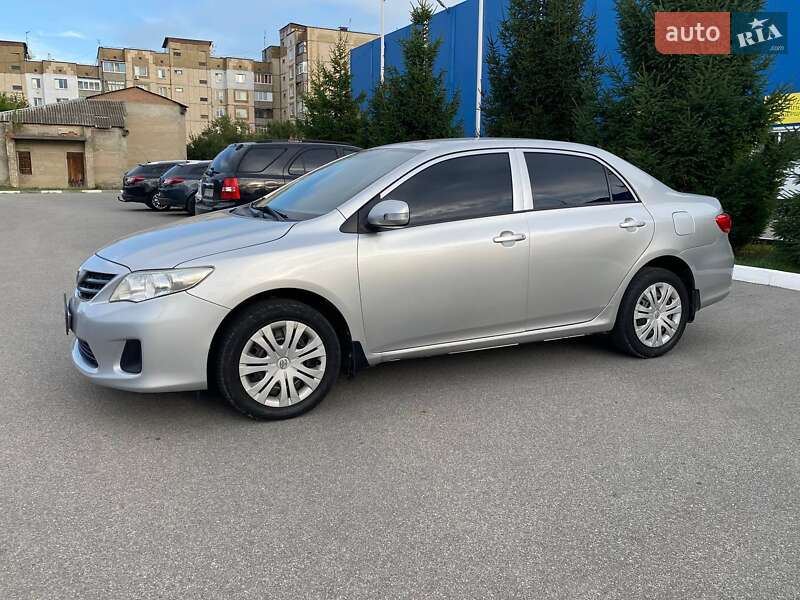 Седан Toyota Corolla 2011 в Богуславе