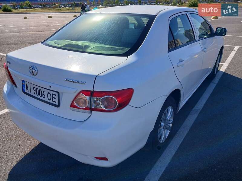 Седан Toyota Corolla 2011 в Киеве