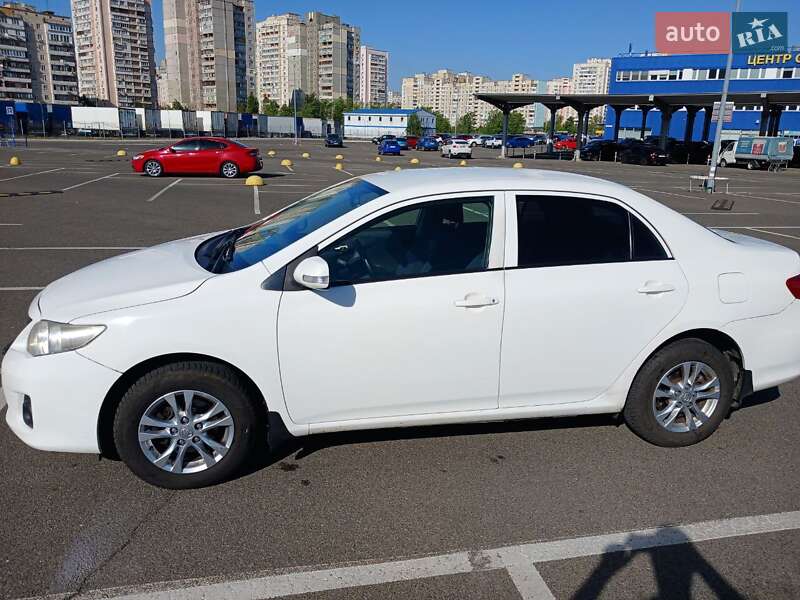 Седан Toyota Corolla 2011 в Киеве
