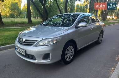 Седан Toyota Corolla 2012 в Чернігові