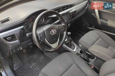 Седан Toyota Corolla 2013 в 