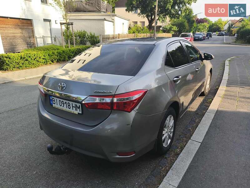 Седан Toyota Corolla 2013 в Зенькове