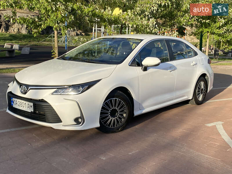 Седан Toyota Corolla 2020 в 