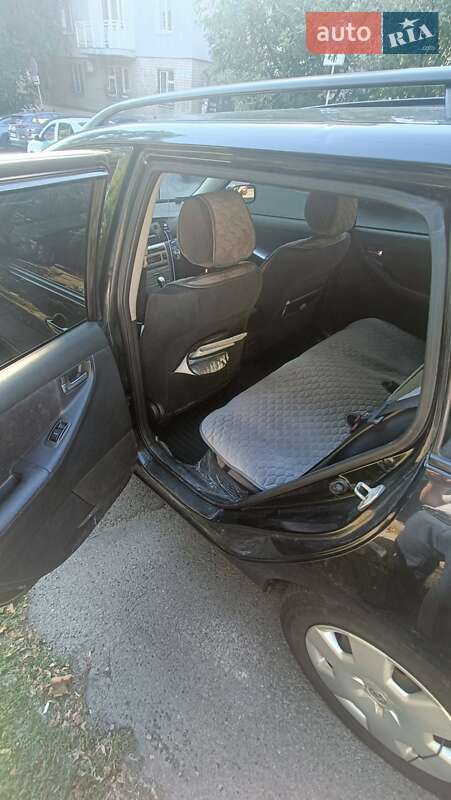 Універсал Toyota Corolla 2004 в Дніпрі