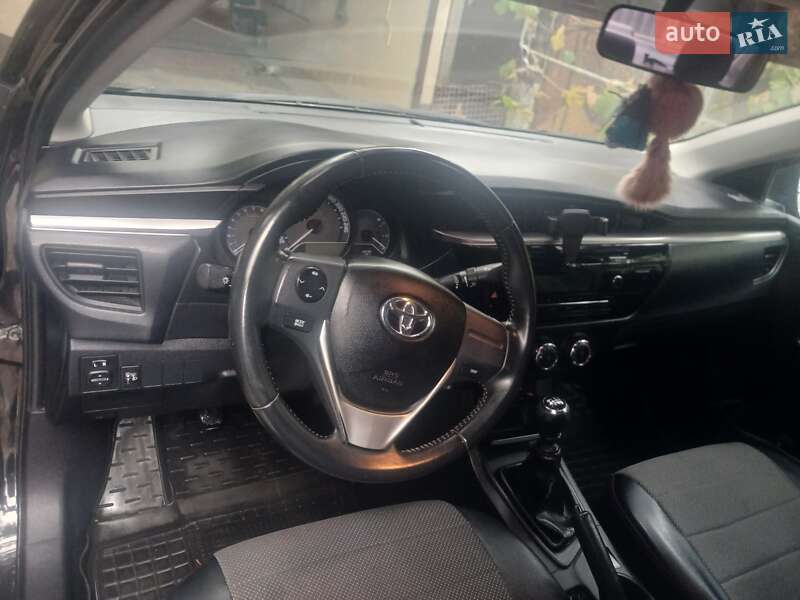 Седан Toyota Corolla 2014 в Измаиле