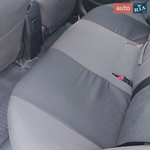 Седан Toyota Corolla 2013 в Чернигове