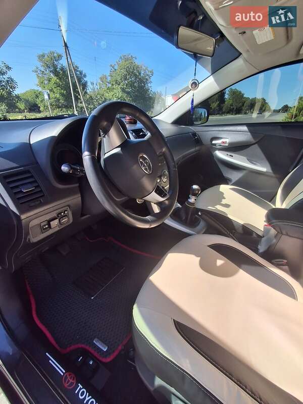 Седан Toyota Corolla 2011 в Шполе