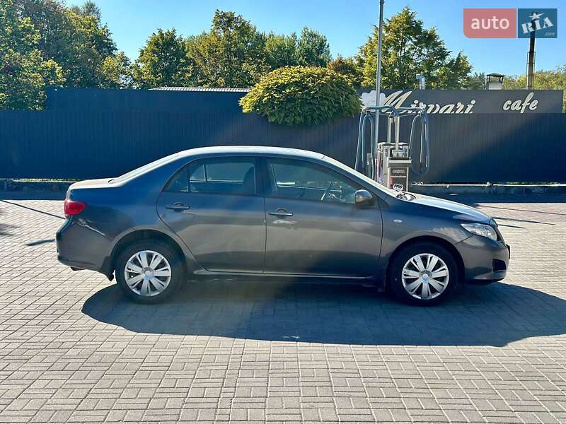 Седан Toyota Corolla 2007 в Днепре