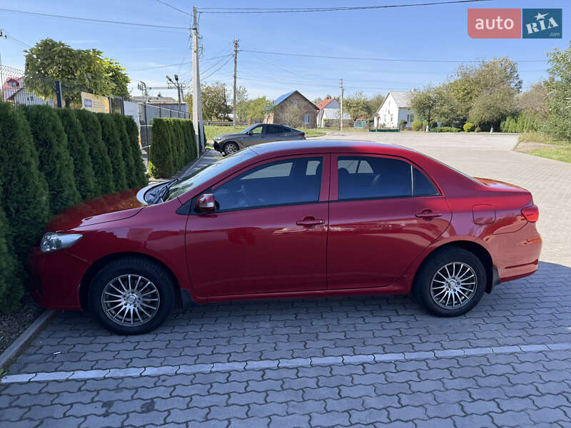 Седан Toyota Corolla 2012 в Львове