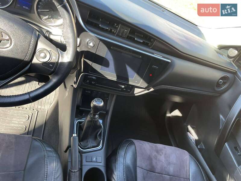 Седан Toyota Corolla 2017 в Сумах