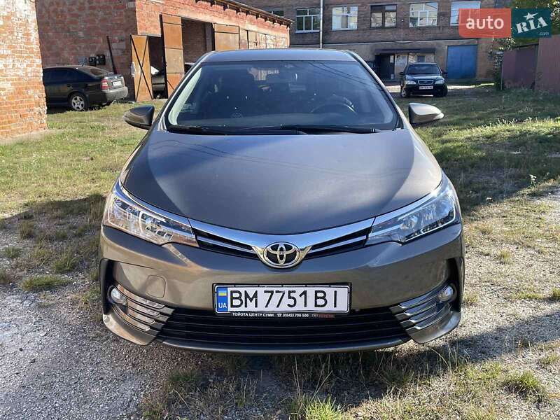 Седан Toyota Corolla 2017 в Сумах