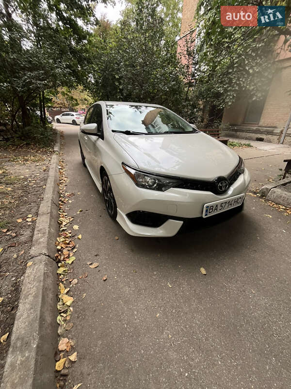 Хетчбек Toyota Corolla 2017 в Кропивницькому