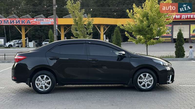Седан Toyota Corolla 2016 в Тернополі