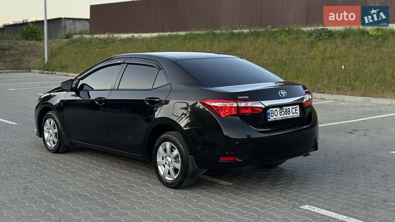 Седан Toyota Corolla 2016 в Тернополі