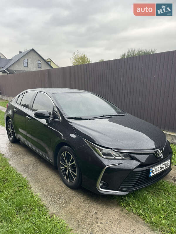 Седан Toyota Corolla 2019 в Киеве