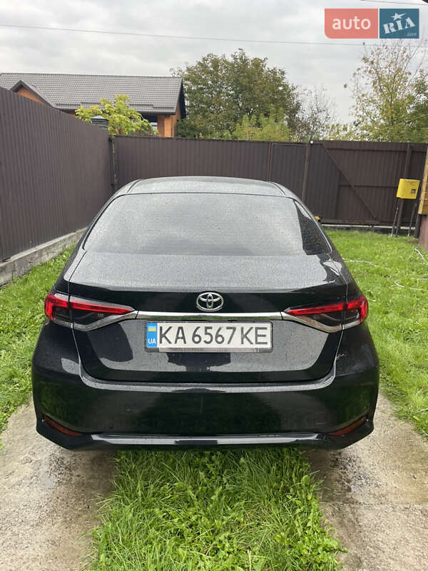 Седан Toyota Corolla 2019 в Киеве