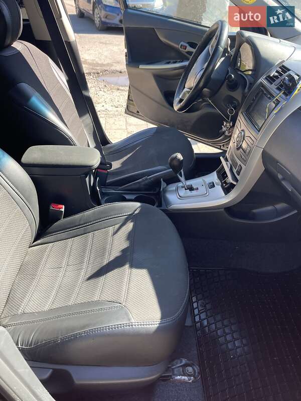 Седан Toyota Corolla 2008 в Львове