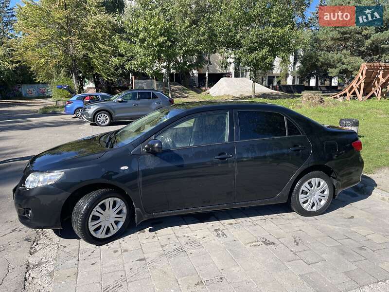 Седан Toyota Corolla 2008 в Львове