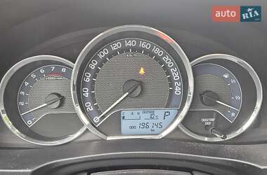 Седан Toyota Corolla 2013 в 