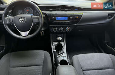 Седан Toyota Corolla 2014 в 