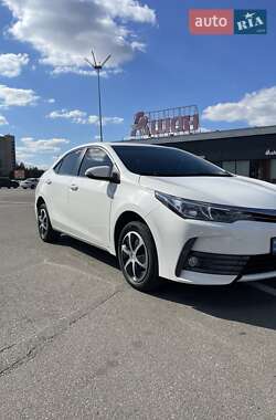 Седан Toyota Corolla 2017 в 