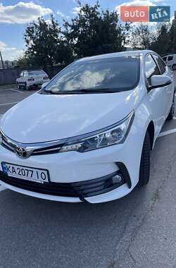 Седан Toyota Corolla 2017 в 