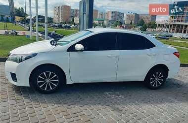 Седан Toyota Corolla 2014 в Ивано-Франковске
