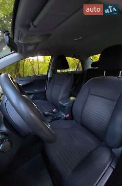 Седан Toyota Corolla 2010 в 