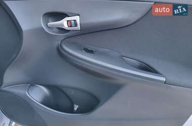 Седан Toyota Corolla 2011 в 