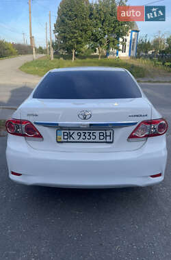Седан Toyota Corolla 2013 в 