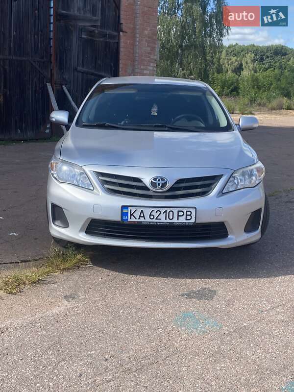 Седан Toyota Corolla 2011 в Києві
