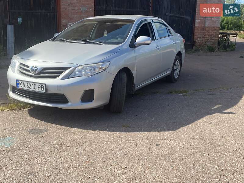 Седан Toyota Corolla 2011 в Києві