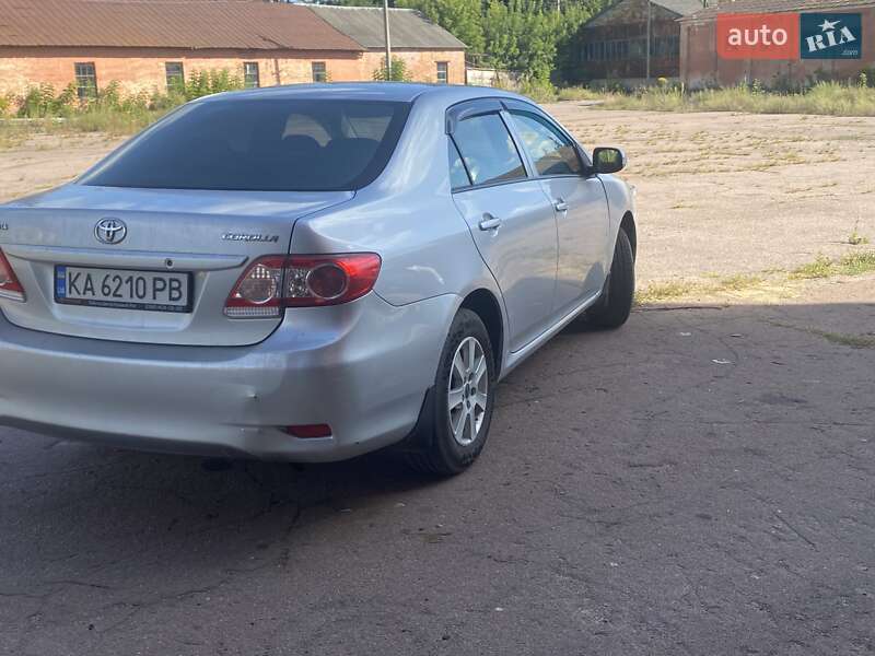 Седан Toyota Corolla 2011 в Києві