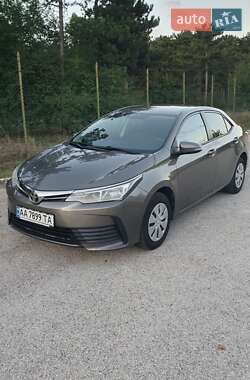 Седан Toyota Corolla 2017 в Киеве