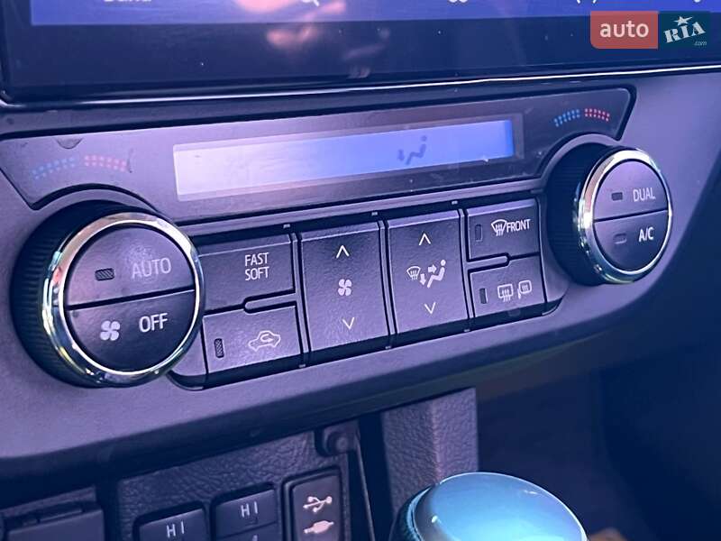 Седан Toyota Corolla 2013 в Києві