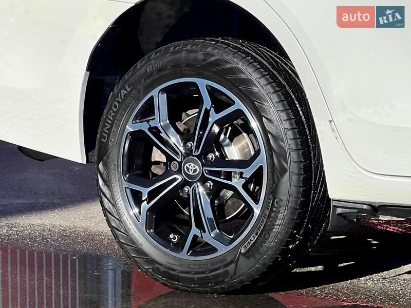 Седан Toyota Corolla 2013 в Києві