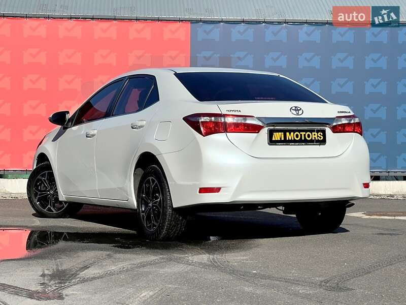 Седан Toyota Corolla 2013 в Києві