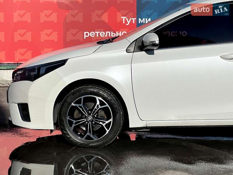 Седан Toyota Corolla 2013 в Києві