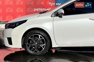 Седан Toyota Corolla 2013 в 