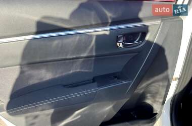 Седан Toyota Corolla 2013 в 