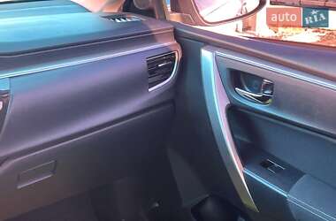 Седан Toyota Corolla 2013 в 