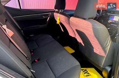 Седан Toyota Corolla 2013 в 