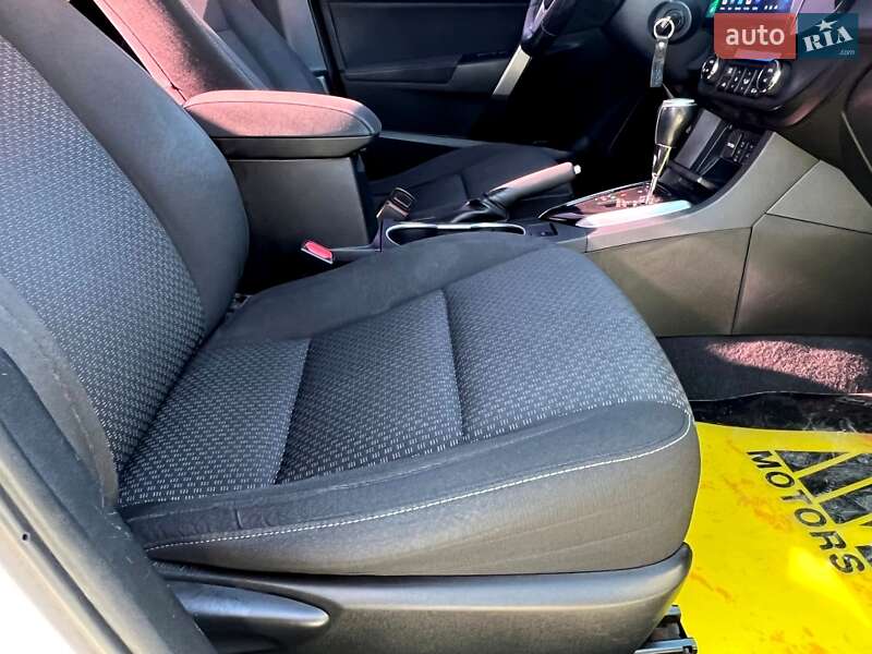 Седан Toyota Corolla 2013 в Києві