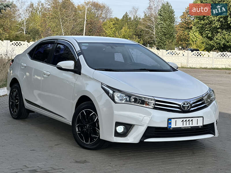 Седан Toyota Corolla 2013 в 