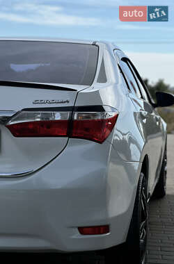 Седан Toyota Corolla 2013 в 