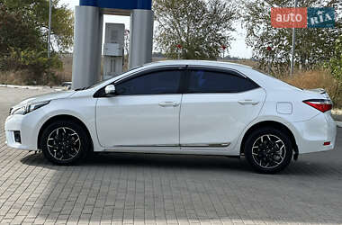 Седан Toyota Corolla 2013 в 